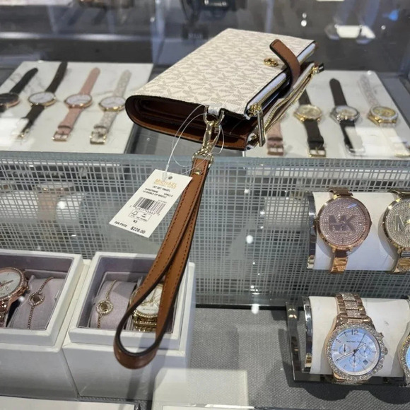 MICHAEL KORS JET SET TRAVEL DOUBLE ZIP WALLET PHONE CASE WRISTLET VANILLA $198 - Picture 6 of 8